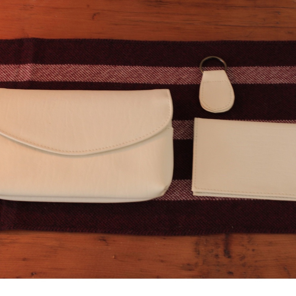 White Hashi Hato Clutch Bag with Matching Key Ring and Wallet